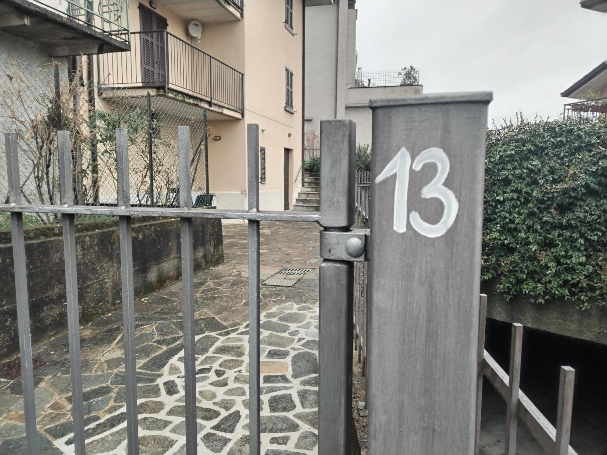 Little Country House Bellano Bagian luar foto