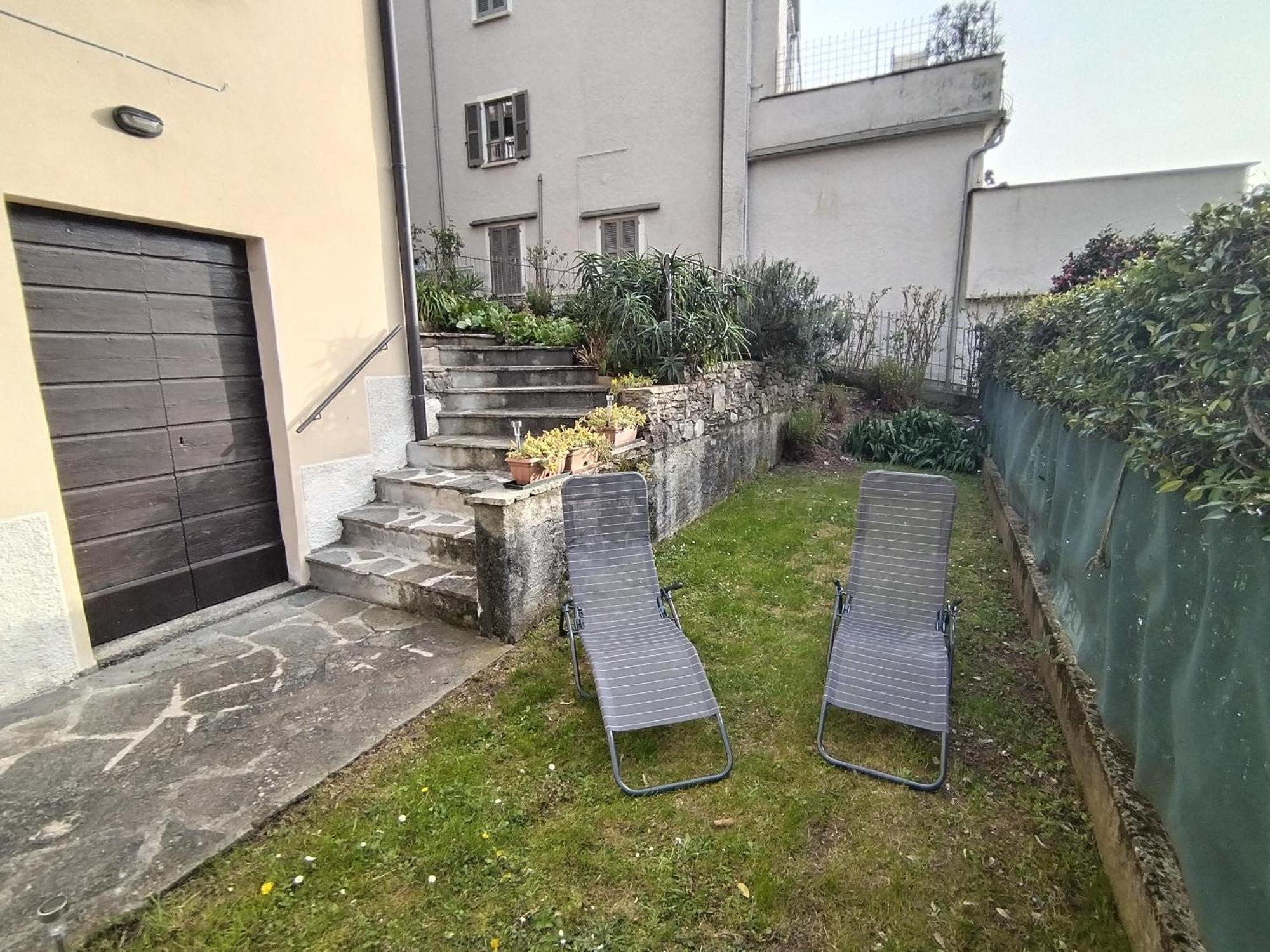 Little Country House Bellano Bagian luar foto
