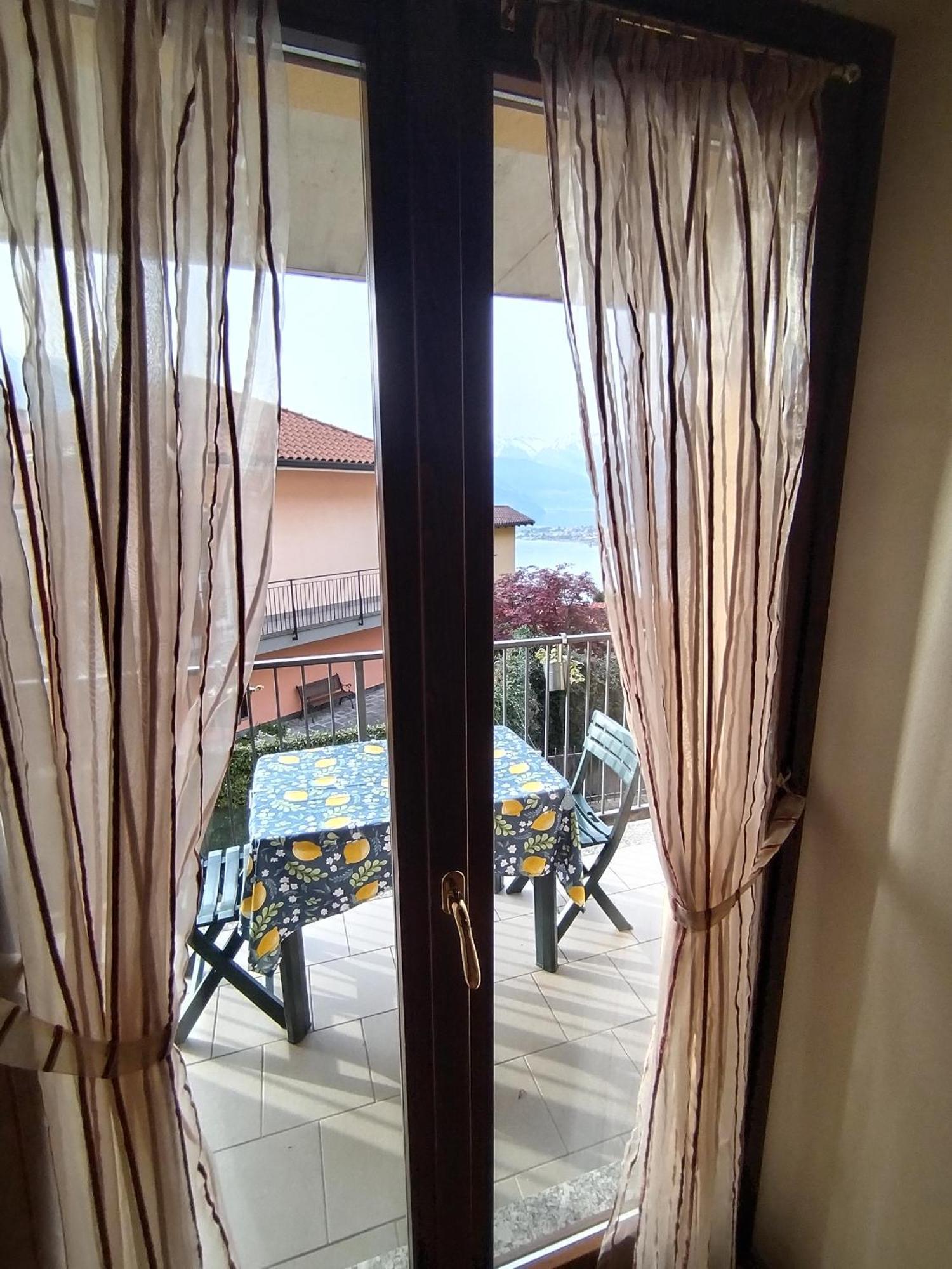 Little Country House Bellano Bagian luar foto