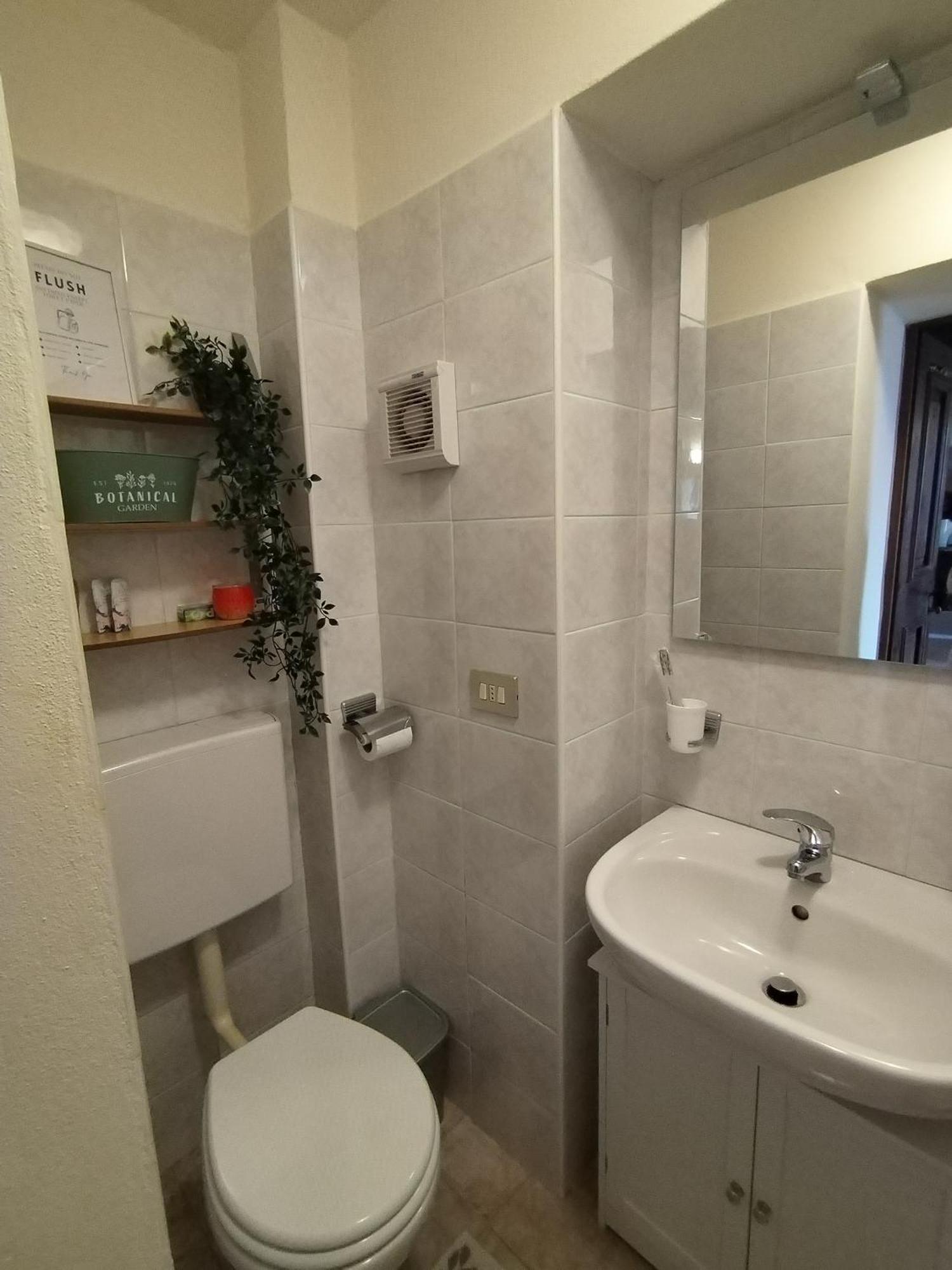 Little Country House Bellano Bagian luar foto