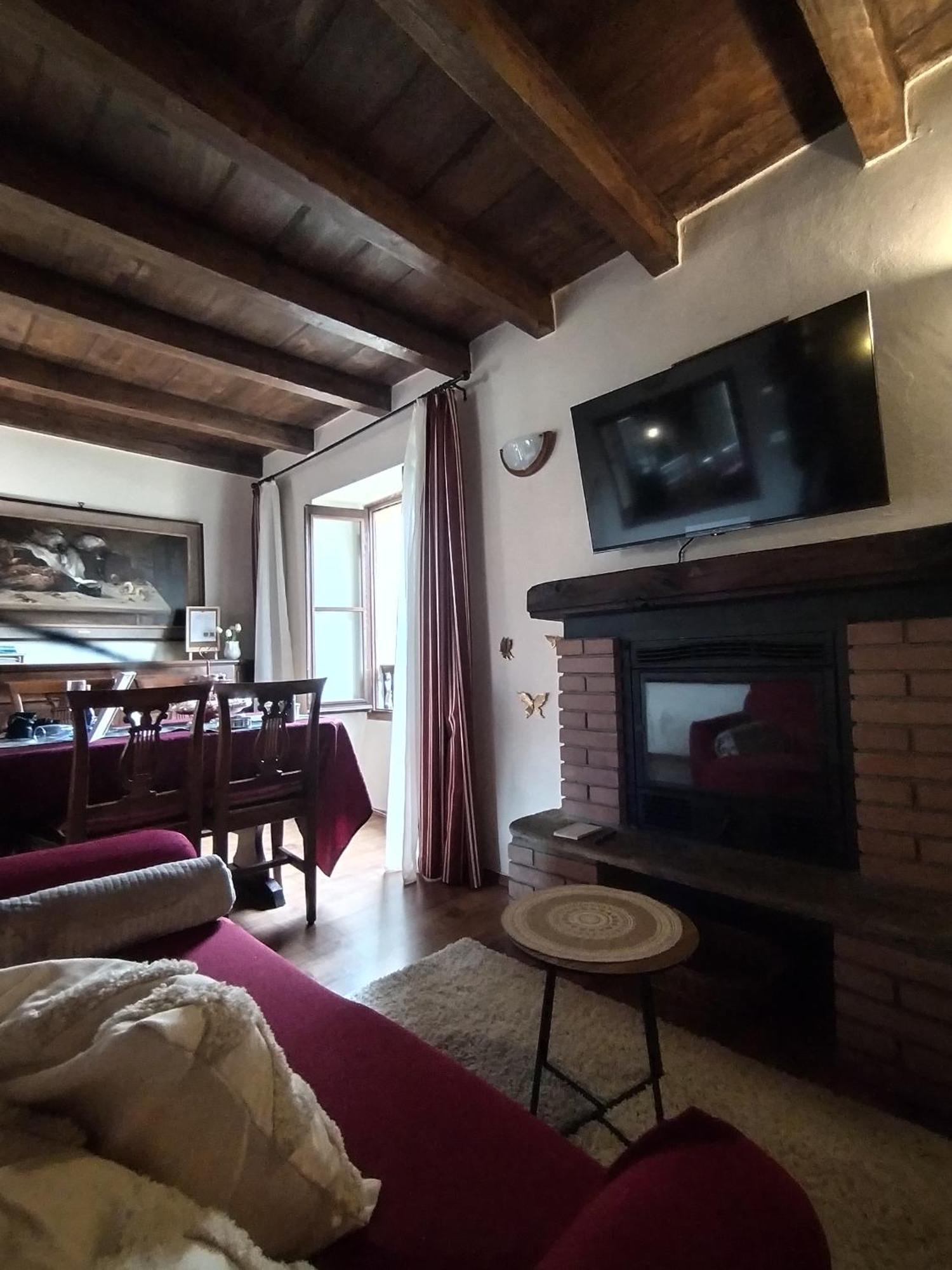 Little Country House Bellano Bagian luar foto