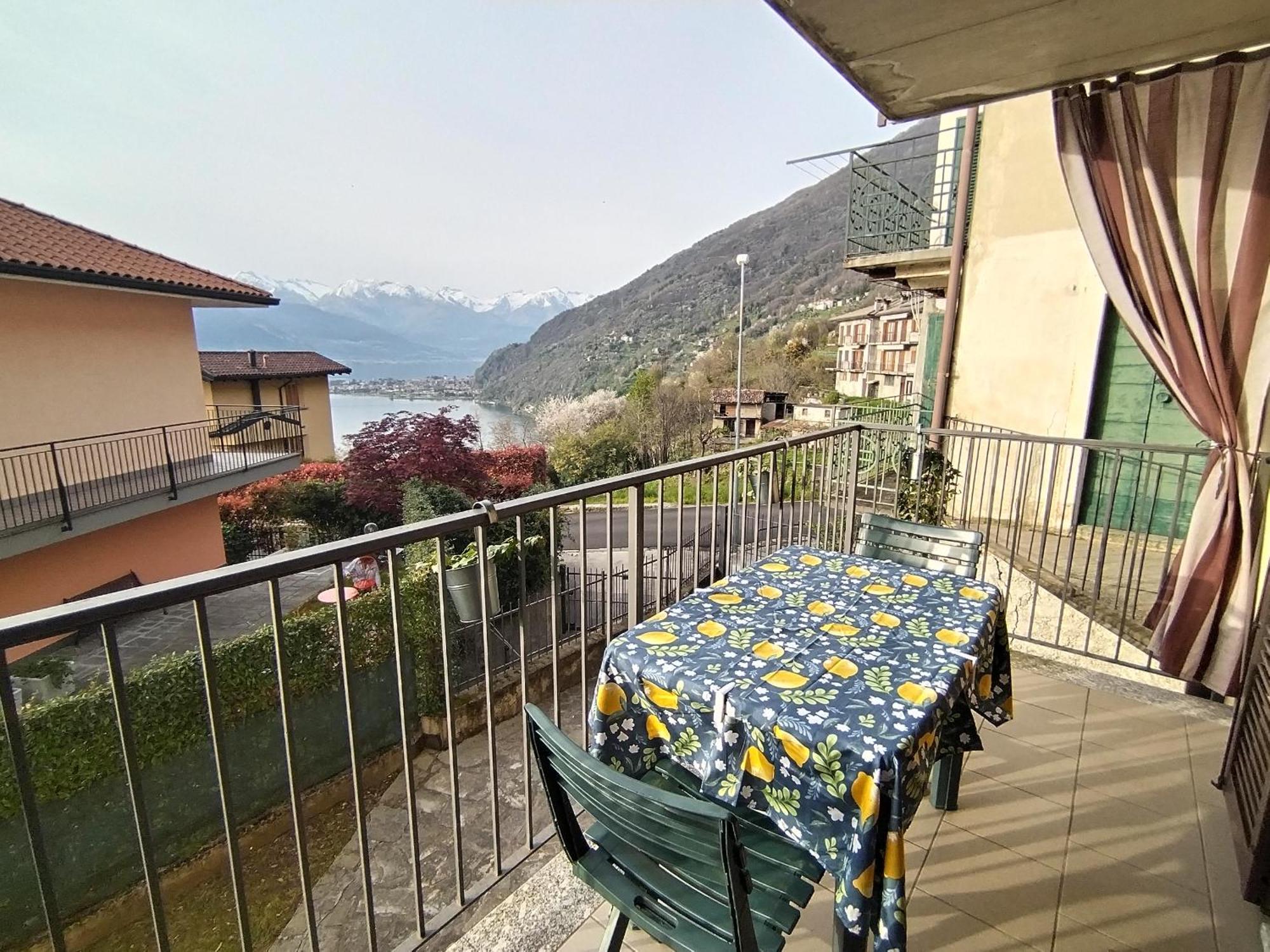 Little Country House Bellano Bagian luar foto
